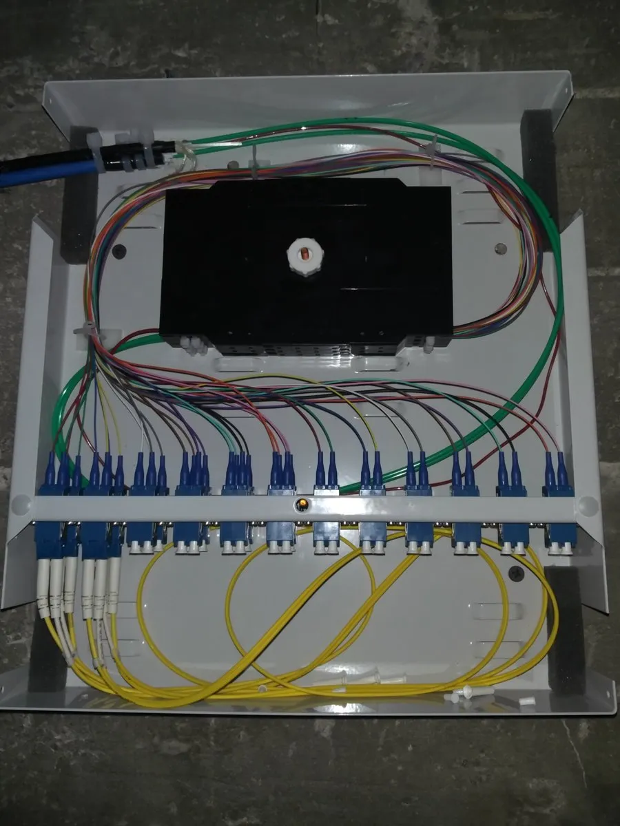 Neuer ODF (Optical Distribution Frame) / Glasfaserverteiler im Blockheizkraftwerk der PH