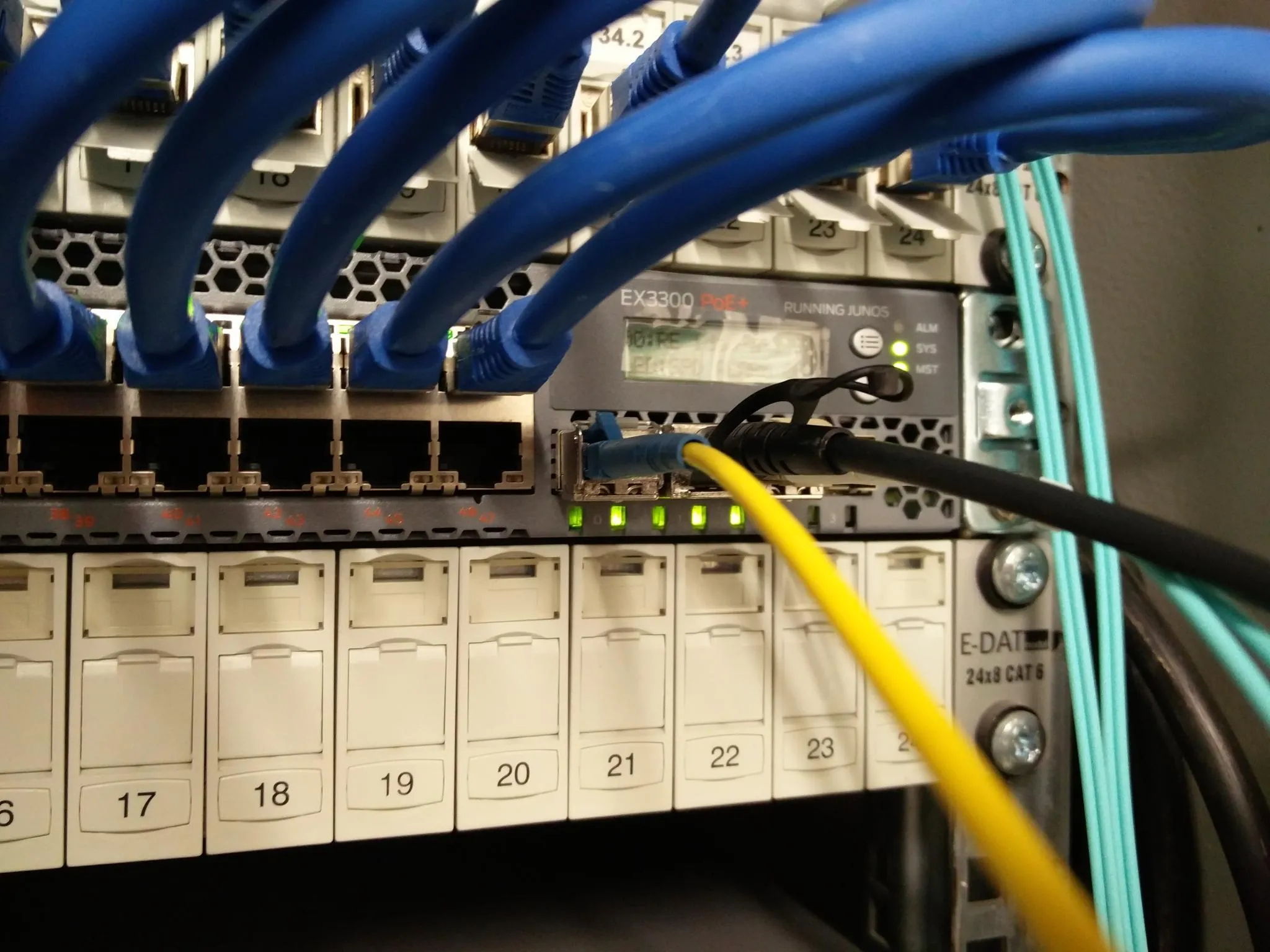 Another photo of one of the switches in house A showing the fiberoptic uplink cable (bidi SFP+) and a DAC cable connecting it to the other switch